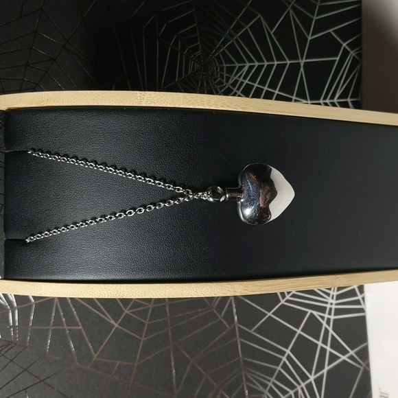 Silver Angel Wing Heart Necklace with Black Gemstone - Picture 3 of 3